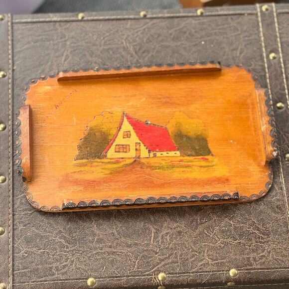Vintage Hand-Painted Wooden Tray – Cottage Scene – 1940s - Picture 2 of 5
